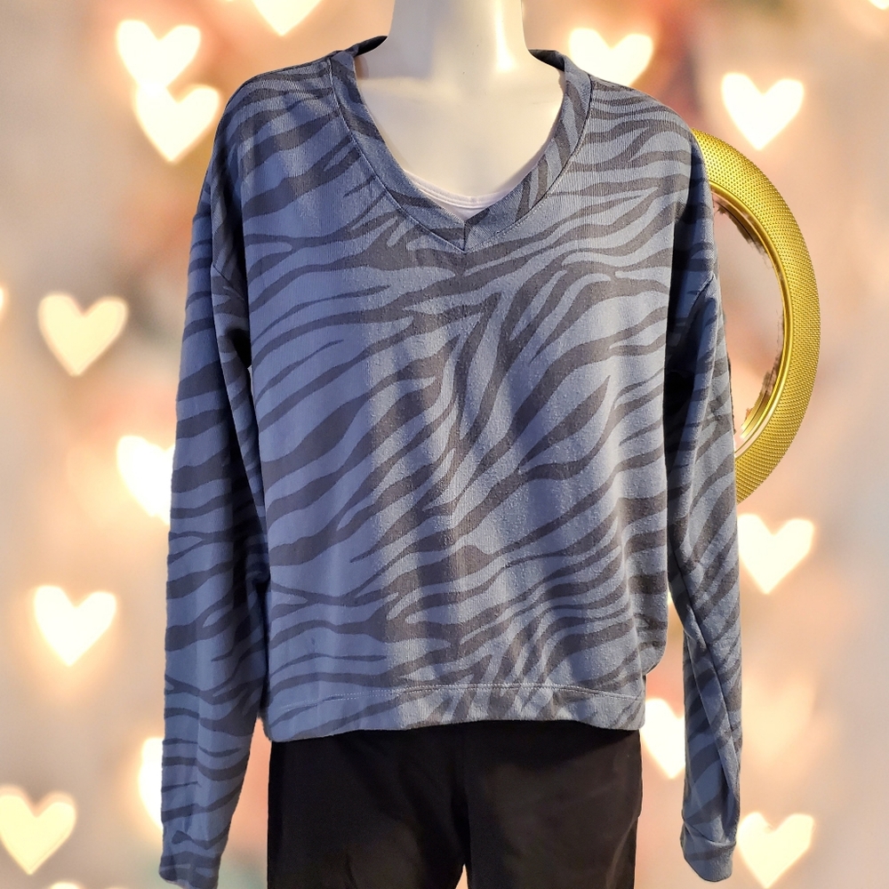 Animal Print V-Neck Sweatshirt - Size Medium‎